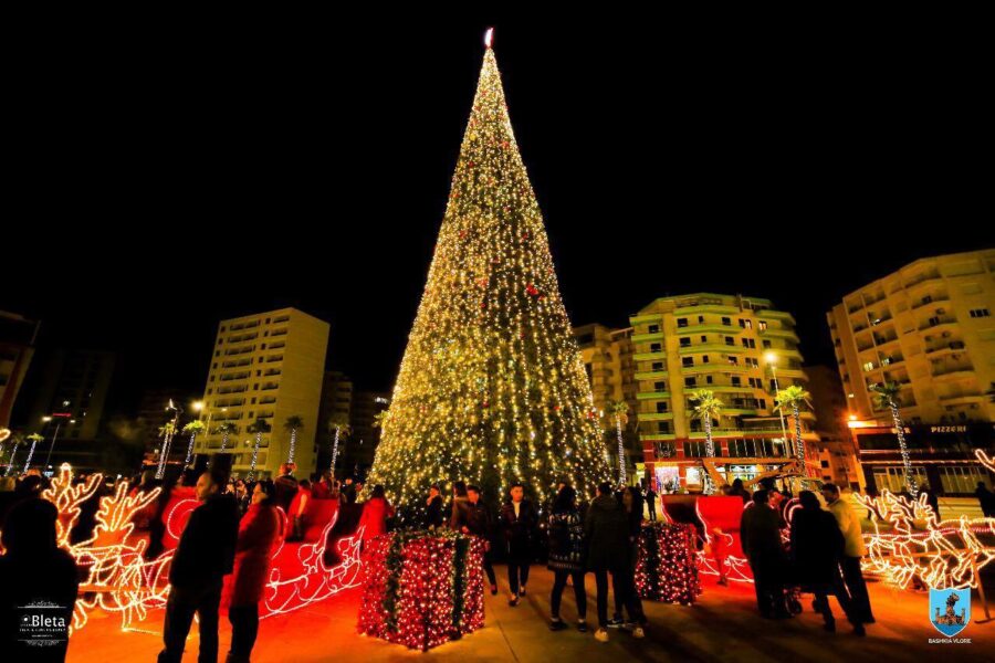 Atmosfere festive ne qytetin tone.Vlora jone e bukur ne prag festash