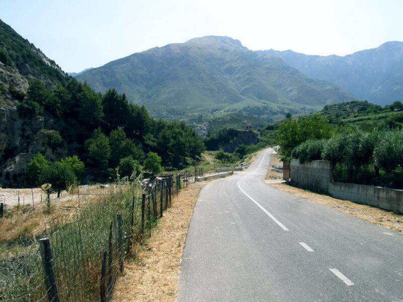 Dedikuar shkollës së vjetër në Gjombit. Nga Skender Hasko.