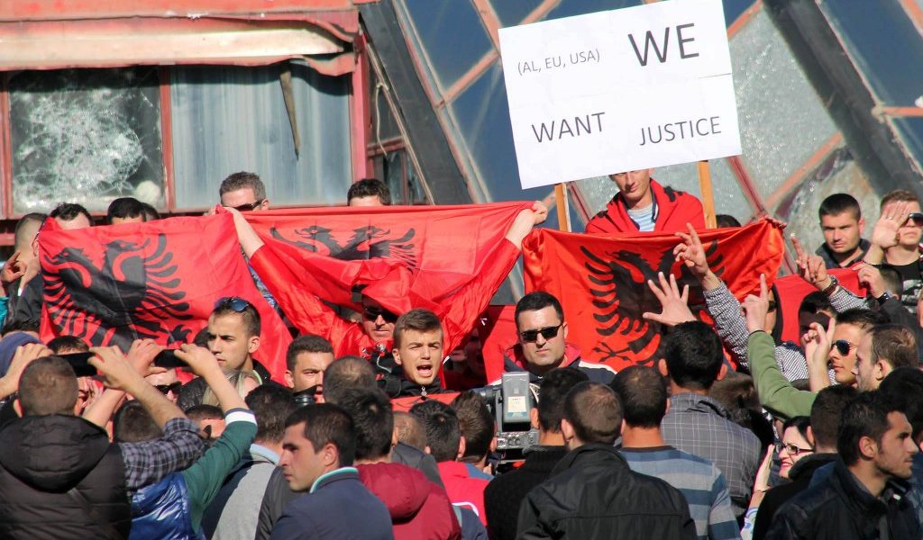 Lajmi i keq për emigrantët shqiptarë. Greqia përzë qindra prej tyre: T’i kthejmë nga kanë ardhur