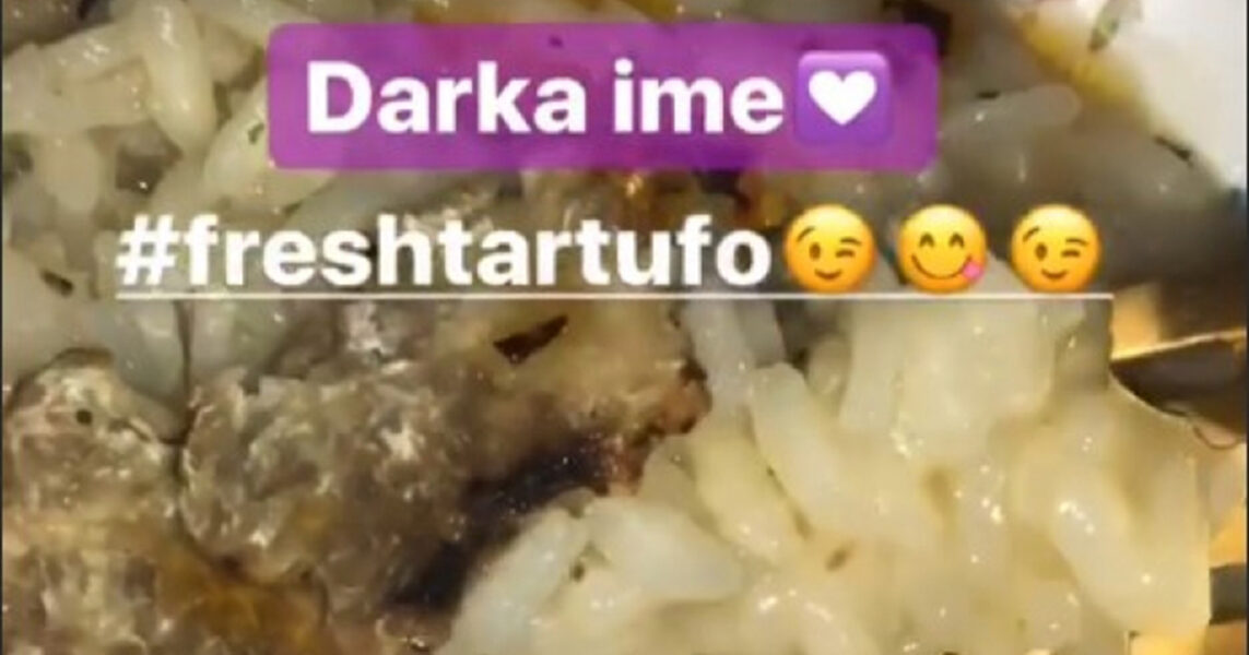 Kush është gruaja e biznesmenit shqiptar që ha me pirun të florinjtë
