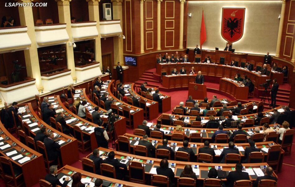 Miratohet pr/ligji për bursën e energjisë. E vërteta e votës ‘pro’ të 5 deputetëve të LSI
