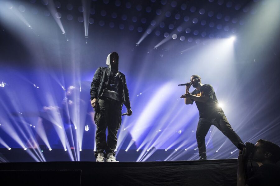 Gjithmonë me shqiponjë në qafë, kush është reperi shqiptari që do të përformojë krah Eminem