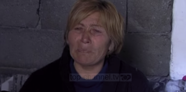 Lyp bukën e gojës fshat më fshat, 50 vjeçarja, mes lotësh kërkon ndihmë