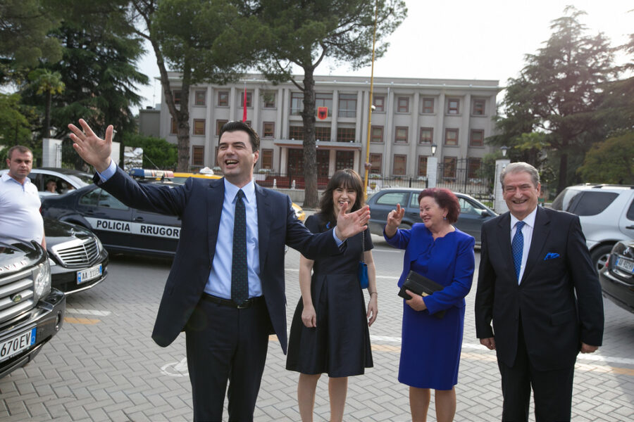 Të pafytyrë dhe cinik, Basha dhe Berisha vodhën 230 milionë euro dhe tani bëjnë Ramën për ‘5 lekë’