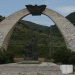 Historine nuk mund ta mbuloj pluhuri i harreses – Te ura në Drashovicë/ Ku fillon Labëria/ Te porta e Labërisë/ Nis e gjëmon historia…