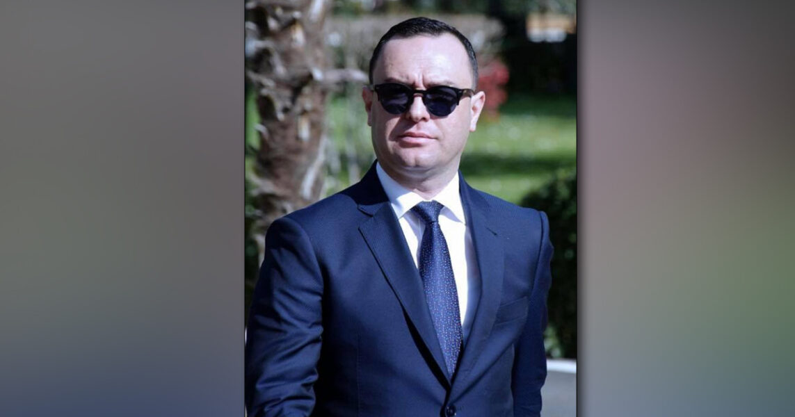 Beqari i Parlamentit’ poston foton, ja çfarë i komenton kreu i Komisionit të Ligjeve