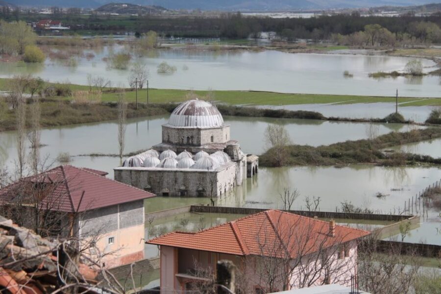 Situatë emergjente në Shkodër, uji po përparon drejt qytetit