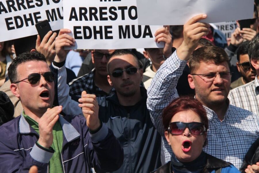 Shqiptarët urrejnë komunizmin, por janë komunistë në palcë!