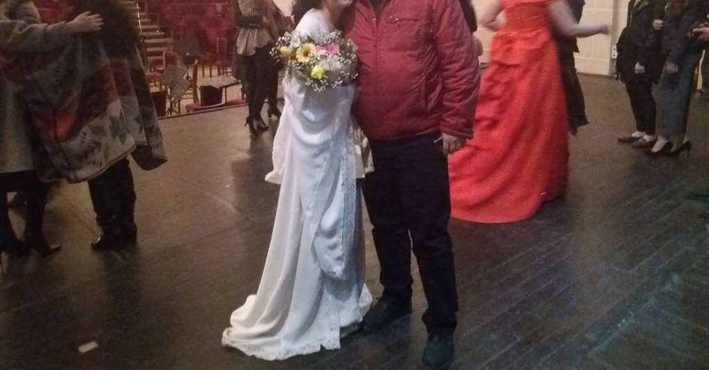 U njohëm në “Facebook”, kjo është historia e sopranos shqiptare dhe drejtorit të informacionit