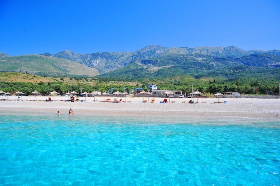 Vlorë: Biznesmeni i dënuar për falsifikim dyshohet se tjetërsoi 500 hektarë tokë