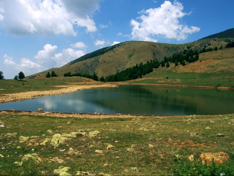 “Liqeni i Zi” në Gramsh , monument i Natyrës