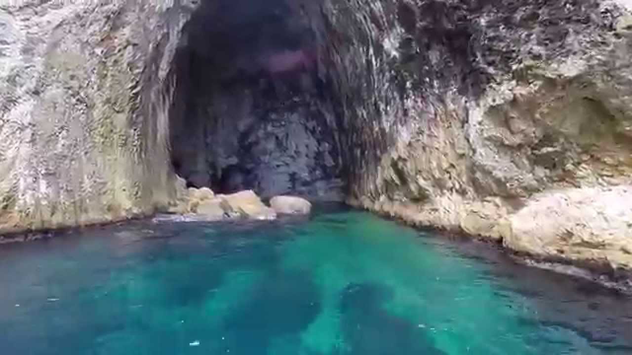 Shpella e ‘Inglezit ‘ ne Karaburun ! E gezon kete emer nga Dukatasit e vjeter :)