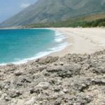 Himarë: Plazhi i Palasës, aty ku natyra dhe historia bëhen bashkë