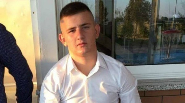 ‘Pse Zoti të mori, o Klajdi?!’ Dhimbje e madhe për vdekjen e adoleshentit shqiptar në Itali.