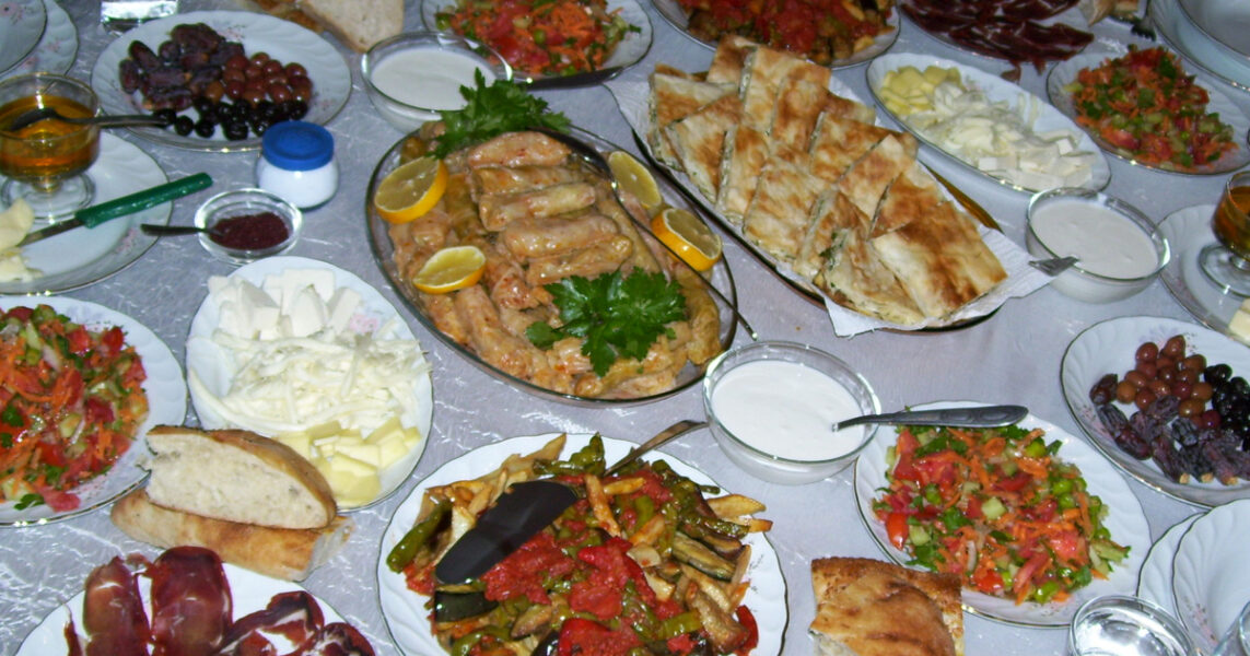Ramazani nis të mërkurën, çfarë duhet të hani pas orës 8 të mbrëmjes