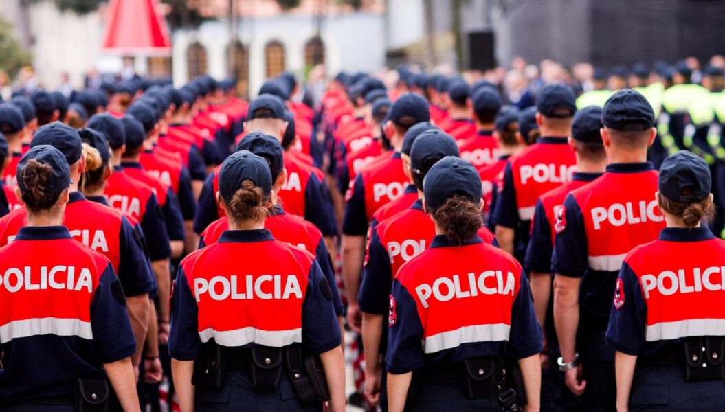 “Dridhen” nga Vettingu, zbulohet shifra e policëve që dorëzojnë uniformat