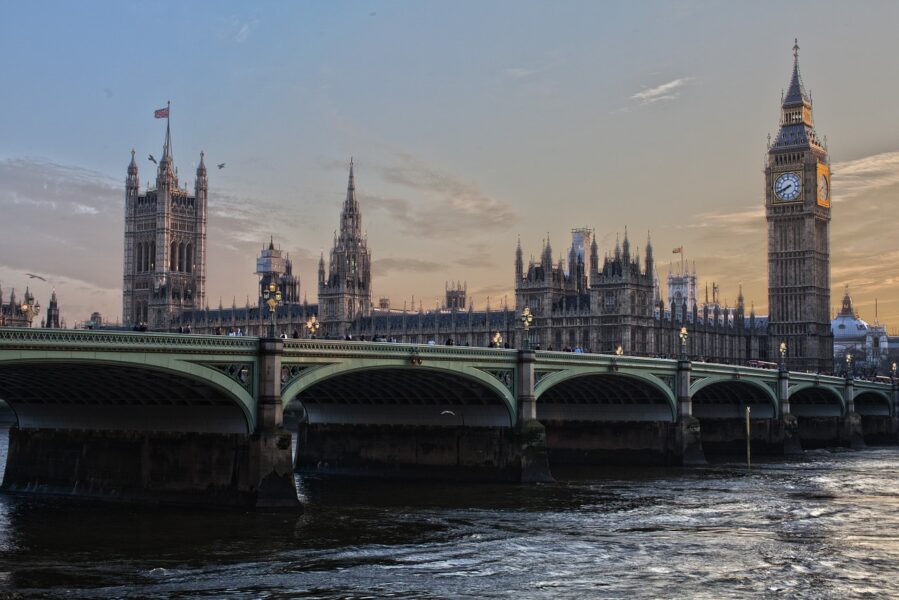 Në 2019 jo vetëm kuksianët, por të githë do ikim në Angli. Britania jep mundësinë e lejeqëndrimit për të gjithë shqiptarët që plotësojnë këtë kusht