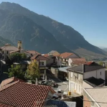 Historia e trishtë e fshatit të shqiptarëve ku nuk lejohet të flitet shqip