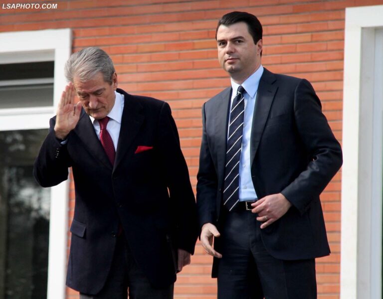 Përfundimisht Sali Berisha braktis dhe familjarisht Lulzim Bashën! (Takimi i Aurelës, që i vuri kapakun armiqësisë)
