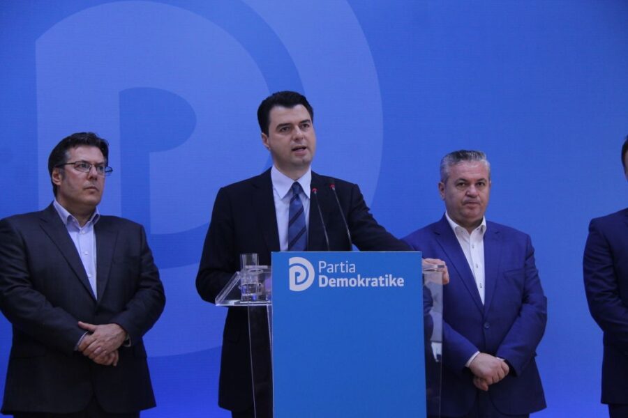 Deputetët ‘zgjojnë’ Bashën, fol se Tahiri dorëzoi mandatin: Lajm i keq…