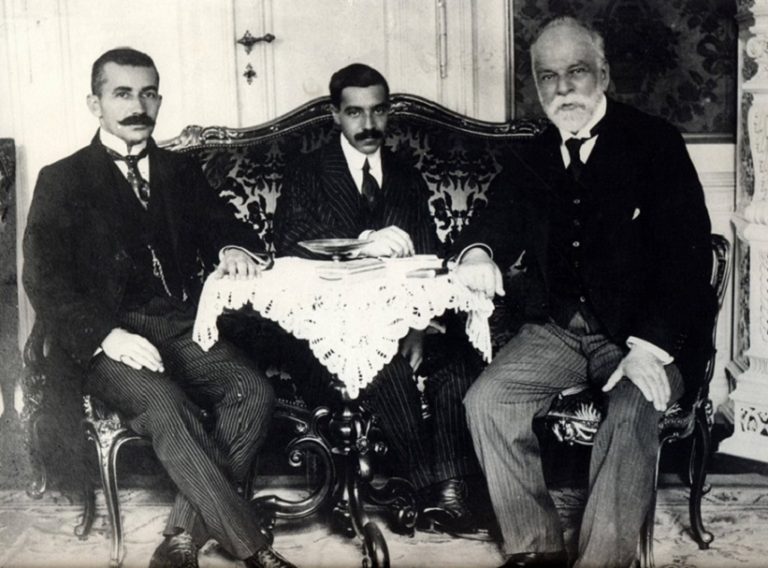 Fatos Veliu: Më 1947 i biri i Ismail Qemali i tha Enver Hoxhës: Hiqe nga zyra portretin e tim eti