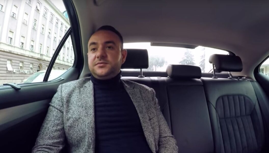 “Pabukës”, por jeta që bën nxjerr “blof” çunin e Fahriut. Zbardhen faktet si mashtron me pasurinë