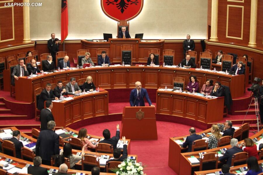 Na tmerron një manifestim i LGBTI dhe jo bëmat e pederastëve të vertetë!