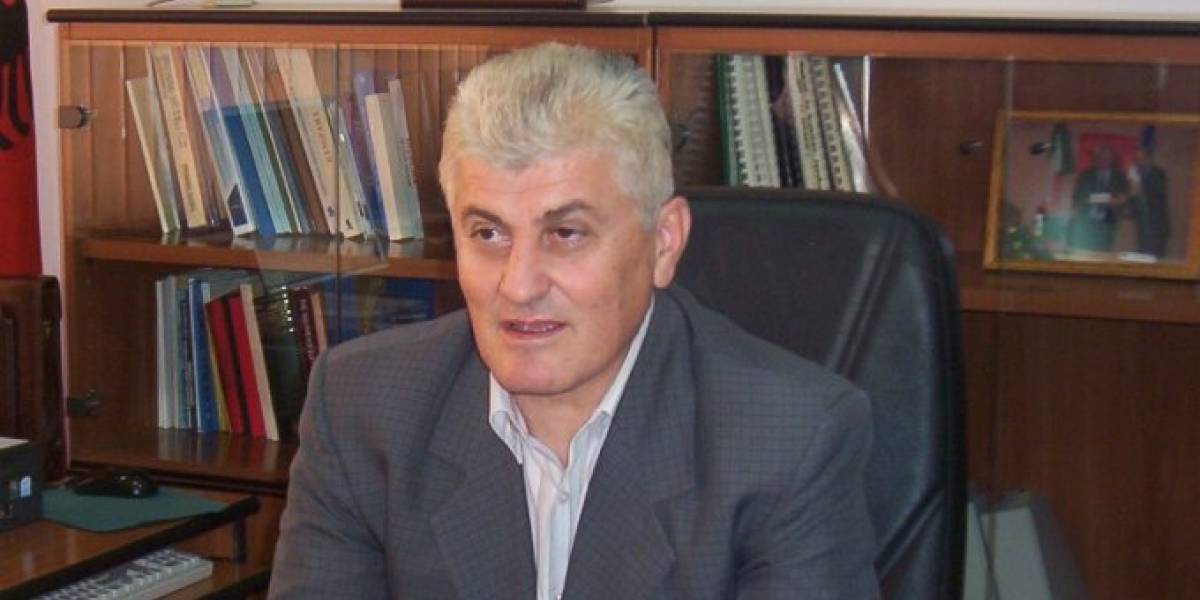 Deputet Shezua shikon filxhanin tek Baba Mondi, i del se LSI do bëhet LS-hi