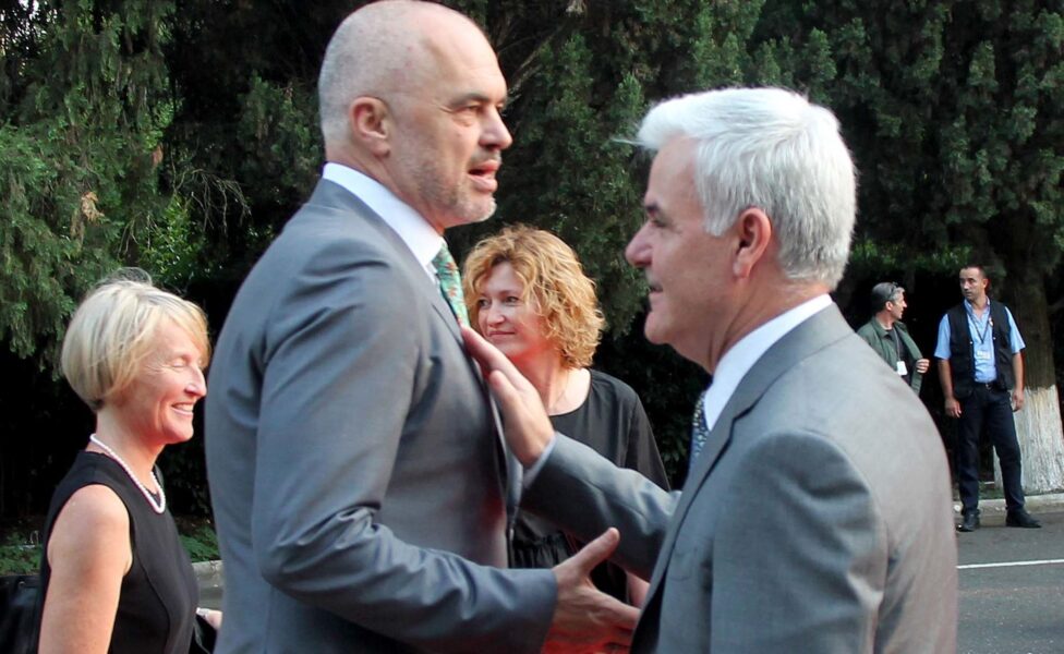 Rama acarohet keq me komentuesen pas sherrit me gazetaren, shikoni përgjigjen e tij