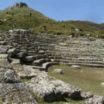 Shkallët e stadiumit të qytetit të Amantias 1100 BC, para erës sonë.