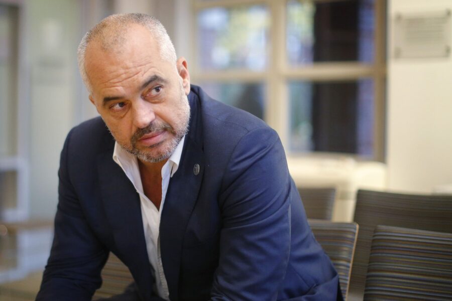 Kryeministri i Shqipërisë Edi Rama, sot feston ditëlindjen e tij. Por sa vjet mbush sot ai?/Foto
