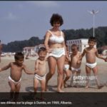 E gjeni dot veten në këto foto? Pozat e rralla kur shqiptarët pushonin nën “çarkun” e diktaturës!