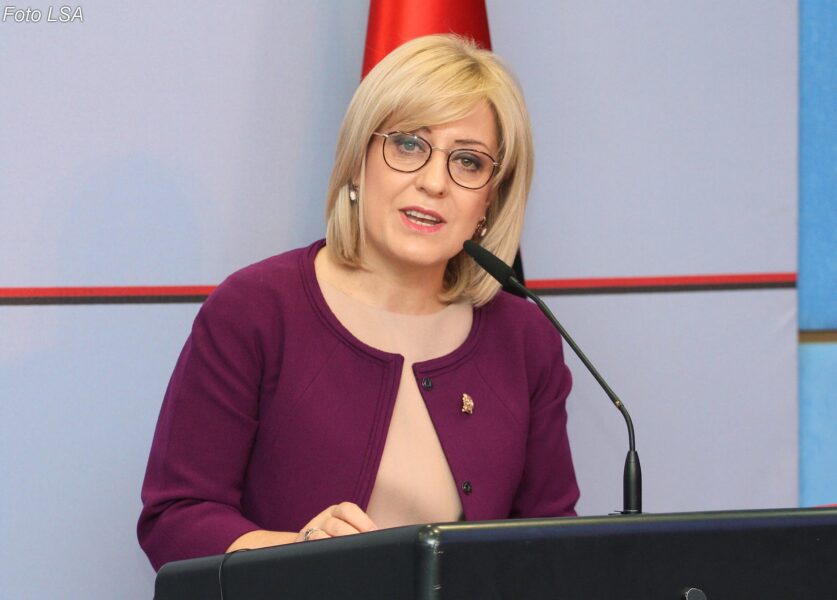Lindita Nikolla anullon rritjen e rrogave të mësuesve !