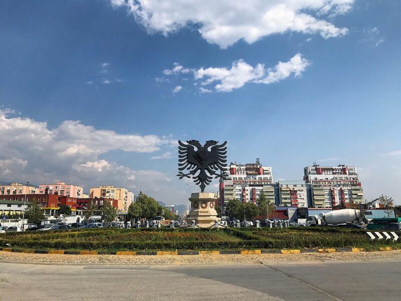 Sondazhi/ E llahtarshme përqindja e të rinjve që duan të largohen nga vendi…