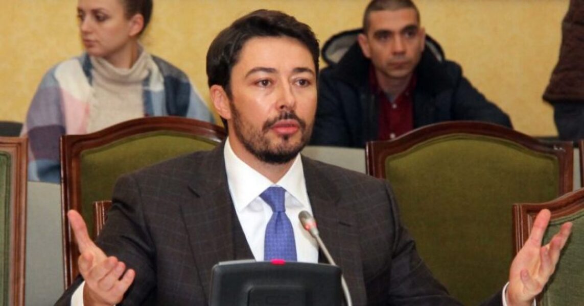 Shkëlzen Berisha ‘sulmon’ policinë: Sekuestron drogën, por nuk arreston shoferin