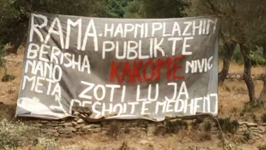 “Lojë hilanjose”, ish ministri drejtësisë për banorët e Kakomesë: Ju nuk jeni as pronarë, shteti ia shiti gjirin…