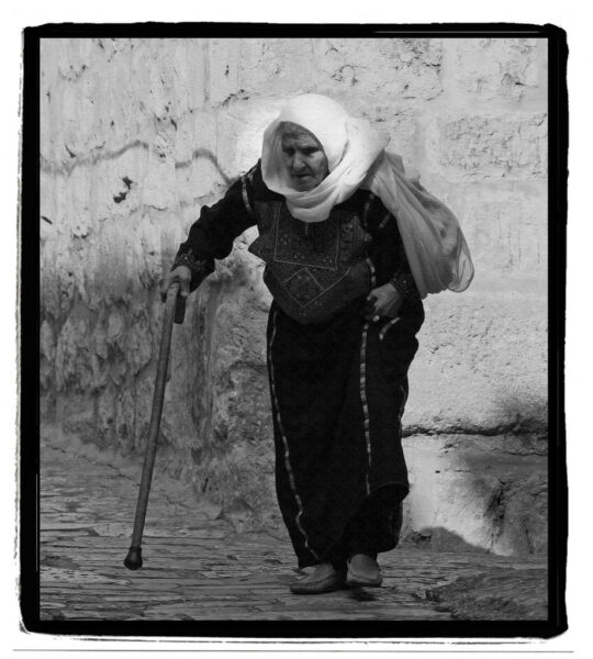 Kur nëna ishte gjallë e takoja tre-katër herë në vit. Tani që nuk jeton . . . ! Nga Agim…