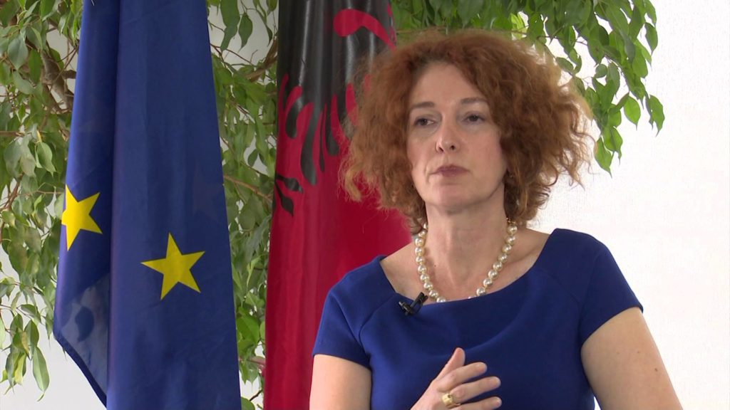 Romana Vlahutin pak ditë para largimit nga vendi jep mesazhin e fortë: Di të them se…
