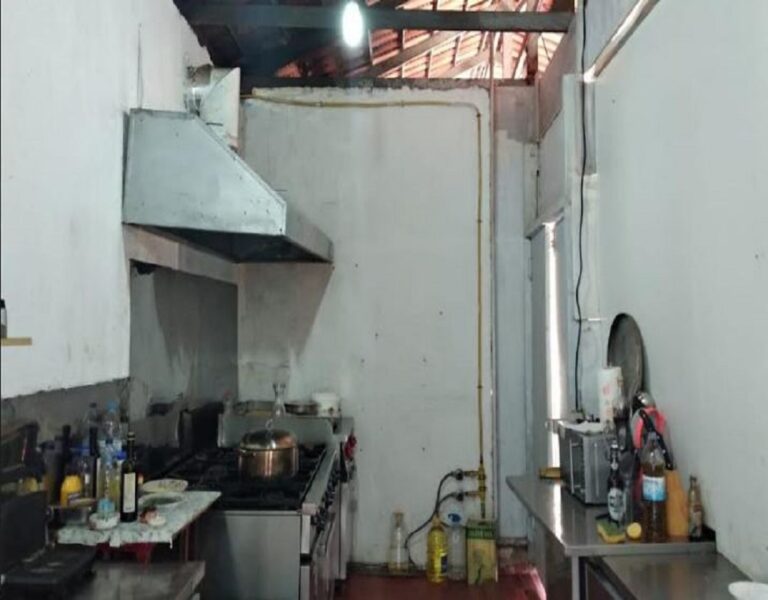 Gatuanin në pisllëk, AKU gjobit e mbyll dy restorante në Vlorë dhe Ksamil