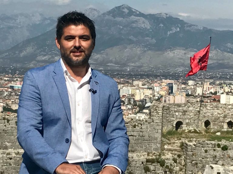 Marin Mema sjell fakte të reja për arrestimin e luftëtarëve të UÇK-së gjatë ’93-’97, kush i dekonspiroi te Milosheviçi, çfarë roli kishte SHIK-ku të Gazideda dhe Berisha?