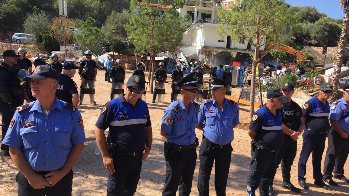 Jalë/ Deputetët e PD nisen në mbështetje të banorëve