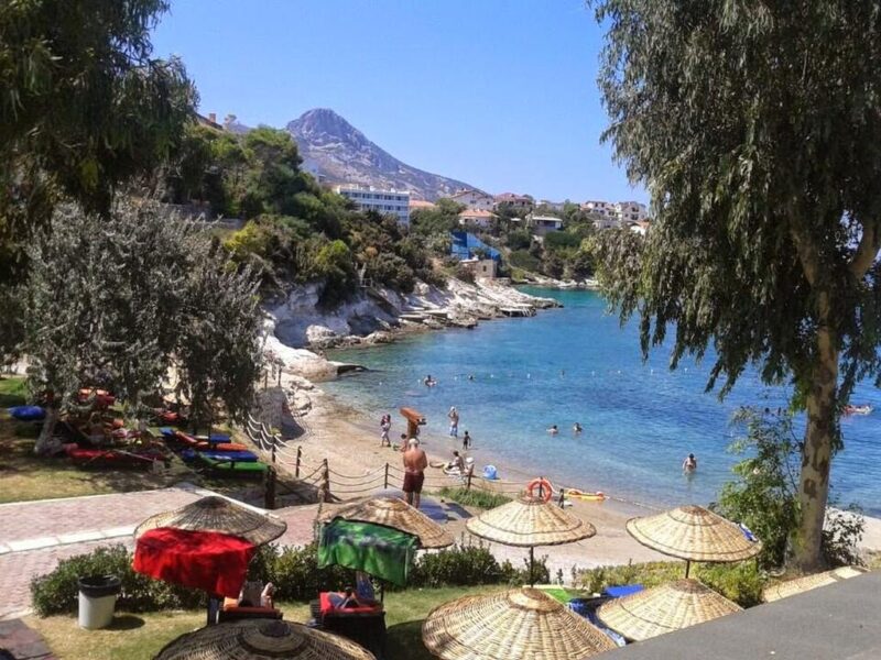 Magjia e Karaburunit dhe Sazanit ‘çmend’ turistët e huaj këtë vit (Foto)