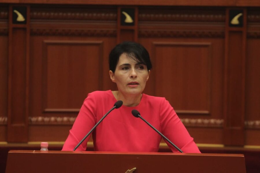 “A është takuar Arta Marku me të dërguar të Shullazit?”