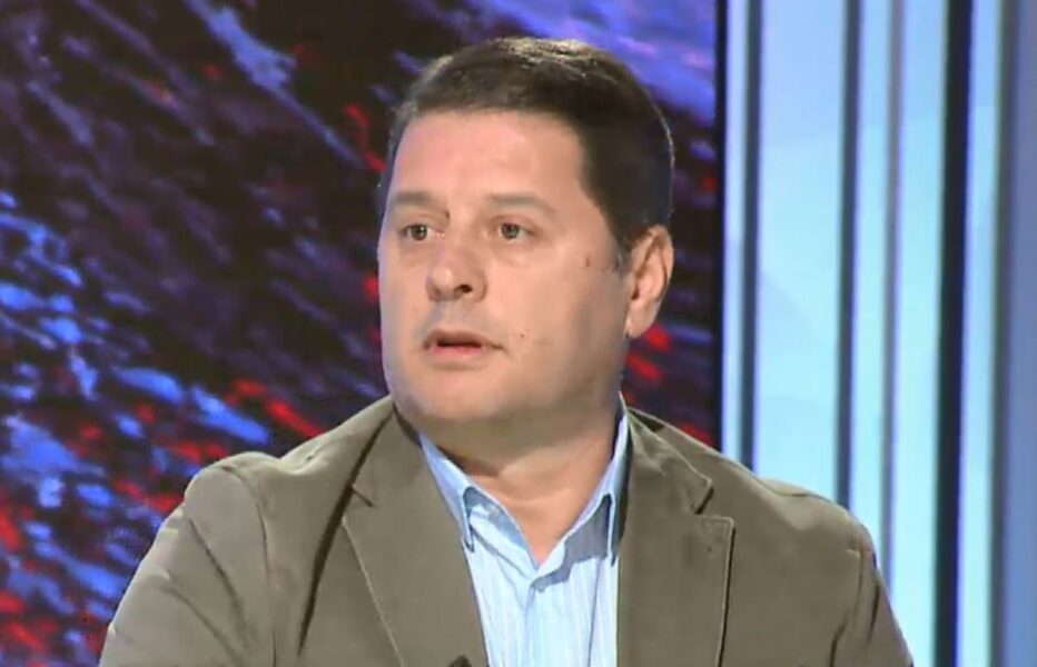 Deputeti i Partisë Socialiste, Pjerin Ndreu i pyetur në një intervistë për “Fax News”për mundësinë e bashkëpunimit PS-PD, u shpreh se Rama i ka dhënë “letrën bosh” opozitës për hir të reformës në drejtësi. Ndreu ka paralajmëruar tërmet në politikën shqiptare, pasi reforma do të implementohet dhe të prekurit do të jenë edhe nga ana e maxhorancës. “Edi Rama ka shkuar deri atje sa për këtë reformë u ka dhënë edhe letrën bosh, ne jemi të vendosur që ky vend të zhvillohet, ka vetëm një klauzolë implementimi i reformës në drejtësi dhe ngritja e strukturave antikorrupsion që janë Byroja Kombëtare…