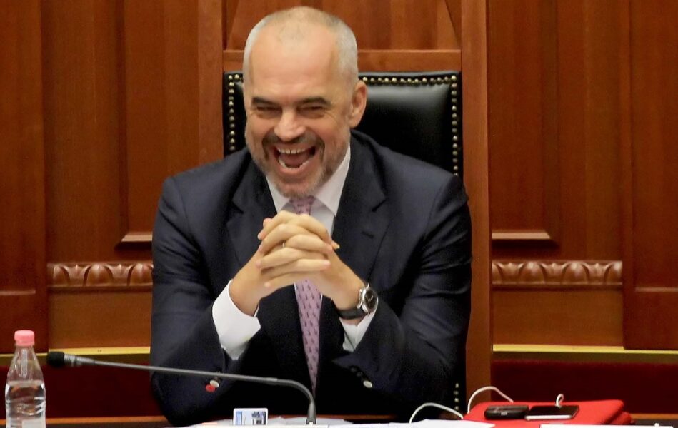 Ankoheni se paguani shumë taksa? Tani do t’u shtohet një tjetër çdo muaj në faturën e dritave