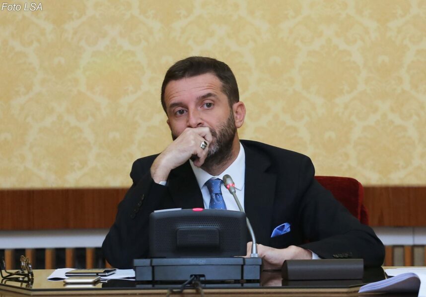 Erion Braçe tregon cila është politikania që i heq trurin: Është edhe më e bukura nga pikëpamja…