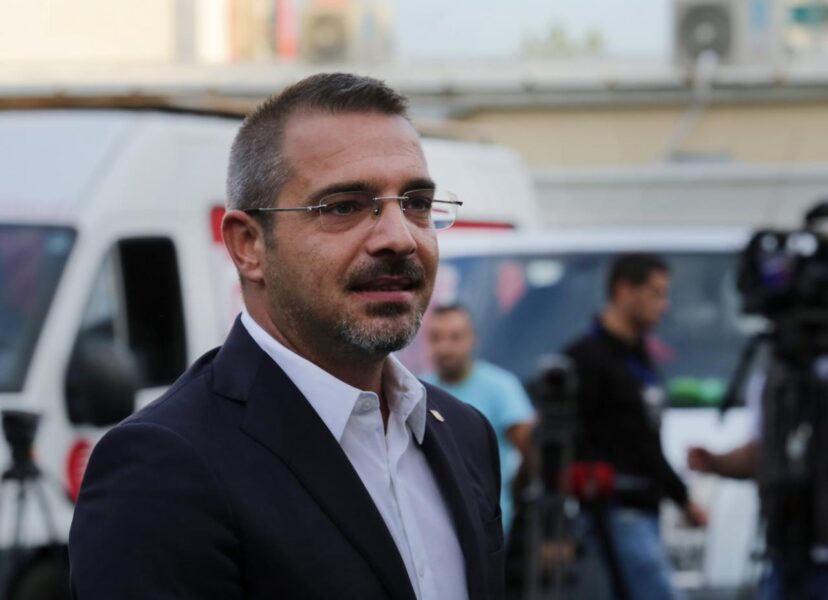Saimir Tahiri poston foton nga ‘arkiva’: Ekzakt e njëjta gjurmë…
