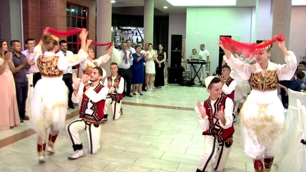 Habit këngëtarja shqiptar: Më ngacmoi dhëndri ditën e dasmës, ja si reagoi nusja