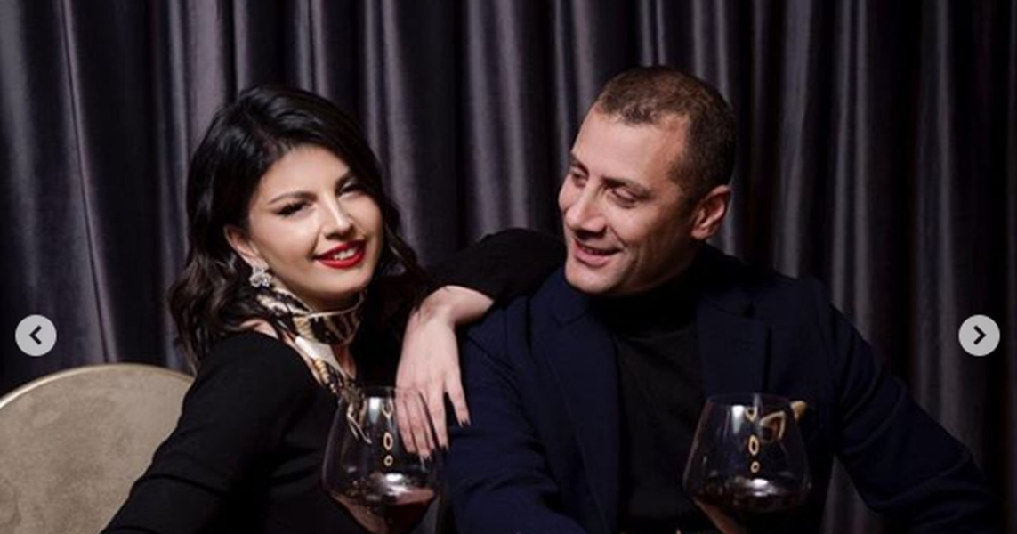 Më të dashuruar se kurrë, Rudina Dembacaj shfaqet në kraharorin e Mark Frrokut/ Çfarë i thotë ai?