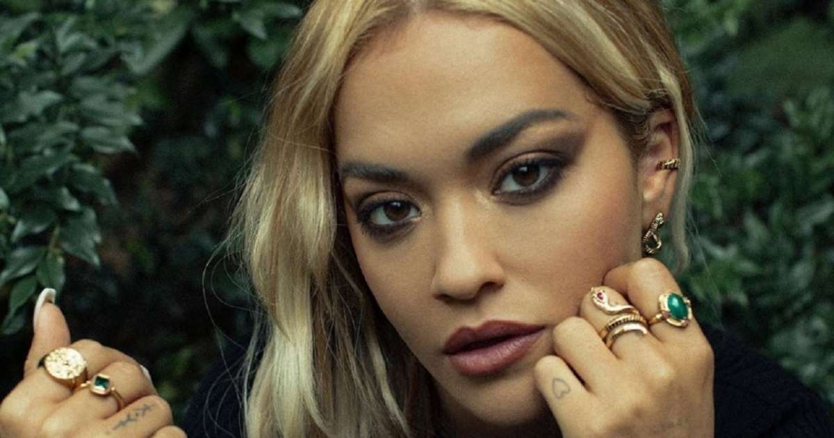 Rita Ora feston 30-vjetorin e lindjes, nëna e saj merr vëmendjen me urimin e veçantë
